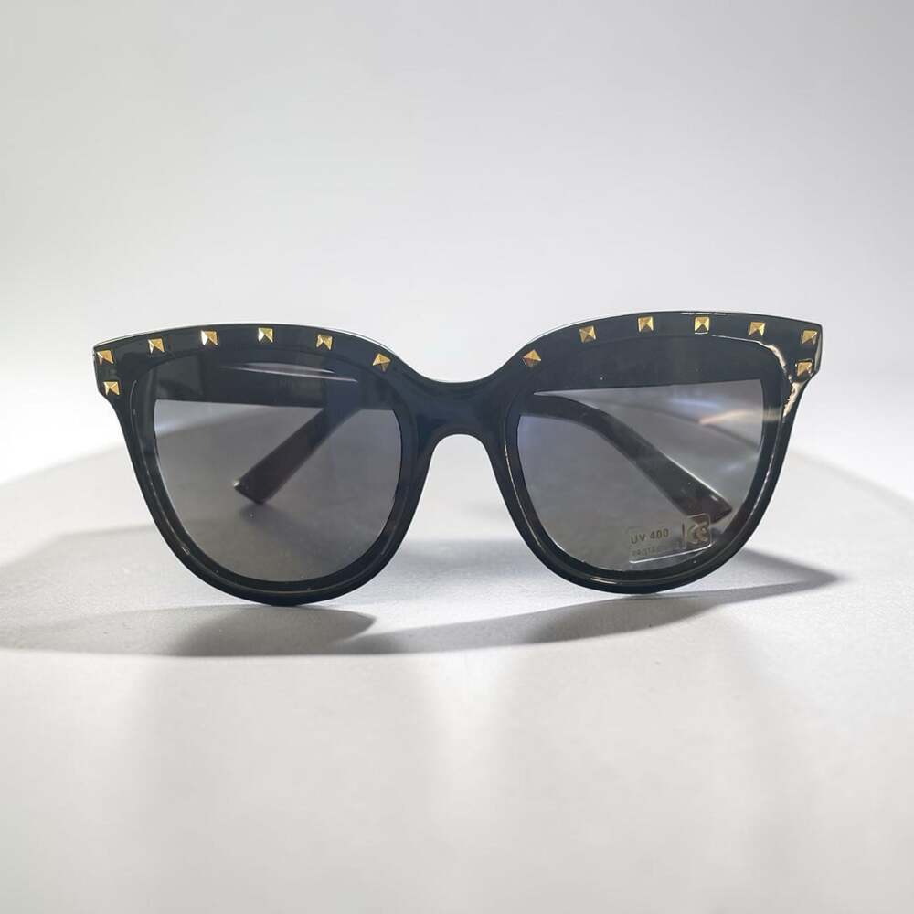 MR.WISH Black Cat-Eye Sunglasses with Gold Pyramid Studs